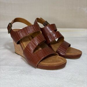 b.o.c. Brown Textured Leather Wedge Sandals